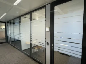 Sablage et cloison atelier publicitaire Luxembourg